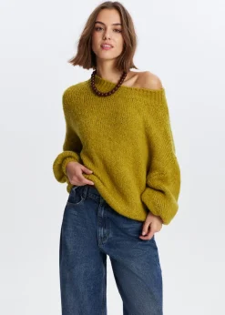 Chunky off-shoulder trui