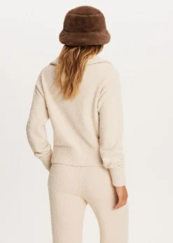 Fluffy half zip trui