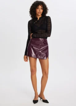 Glanzende imitatieleren skort