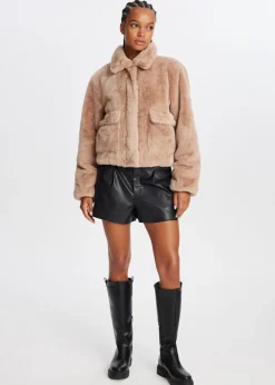 Korte faux fur jas