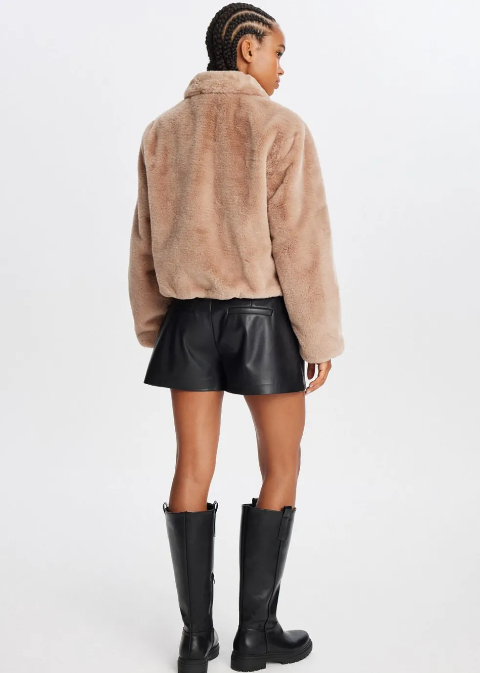 Korte faux fur jas