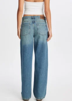 Loose fit jeans