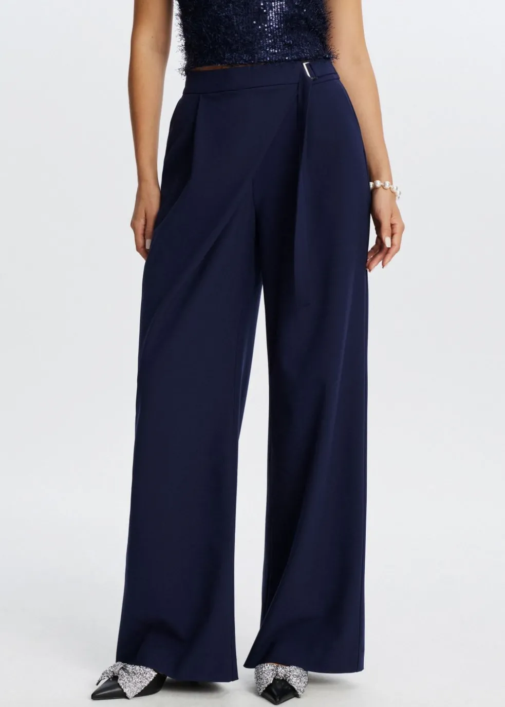 Pantalon overlap detail