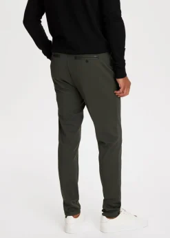 Piqué chino slim fit