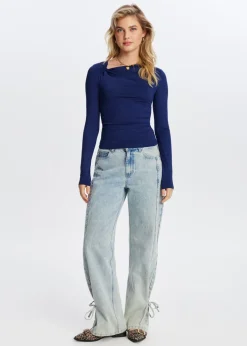 Top met knoopdetail