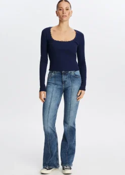 Top met ribstructuur