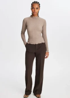 Top met strikdetail
