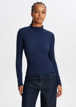 Top met strikdetail