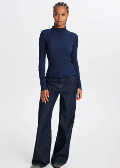 Top met strikdetail