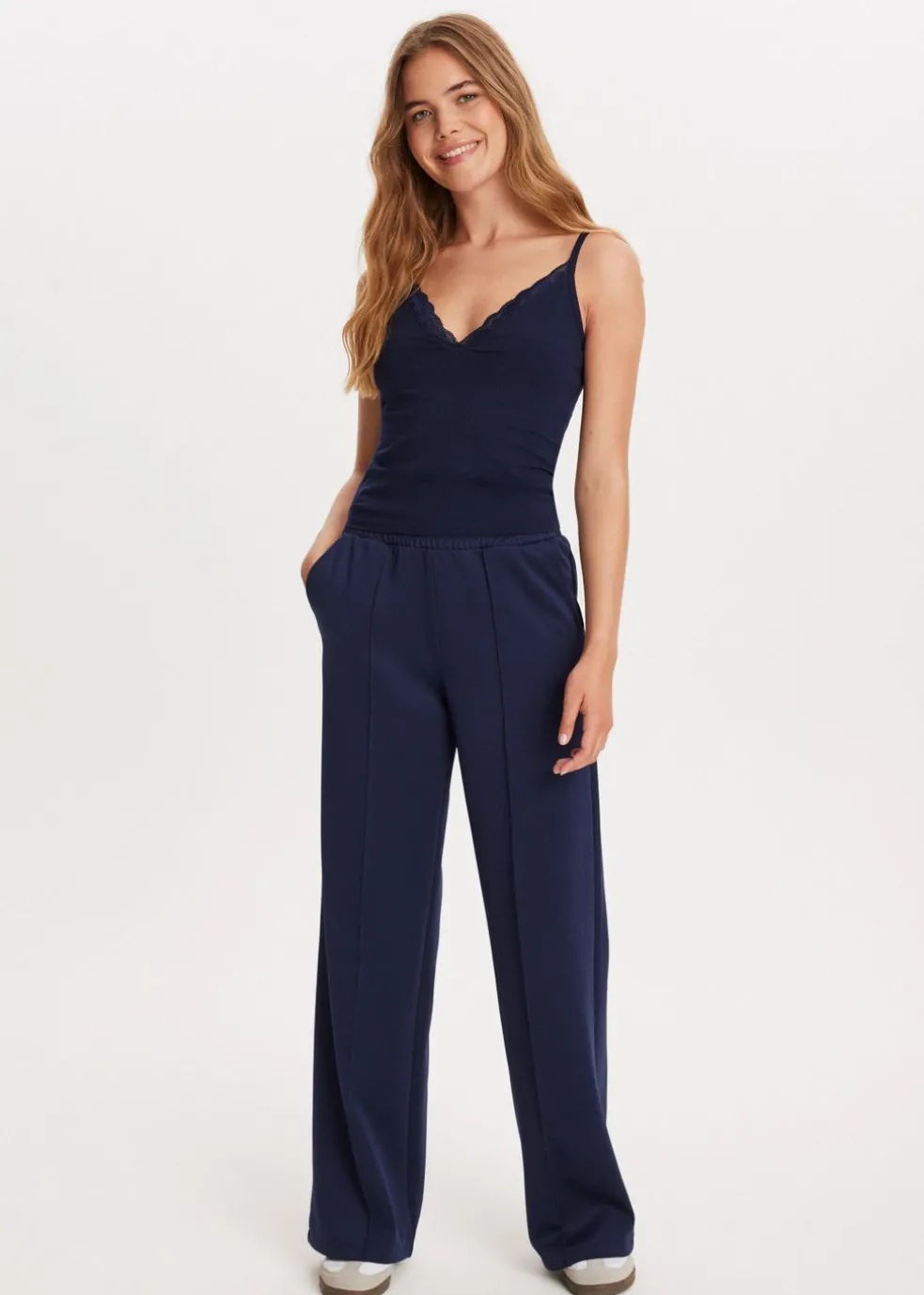 V-hals singlet met kant